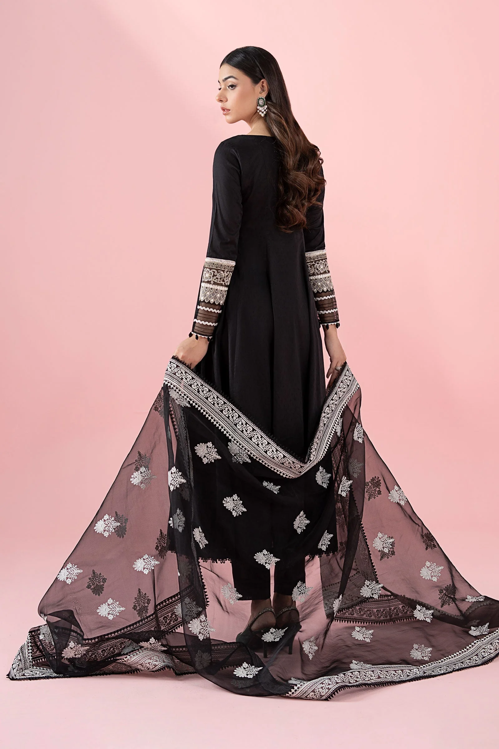 3 Piece Embroidered Lawn Suit 6 3 Piece Embroidered Lawn Suit