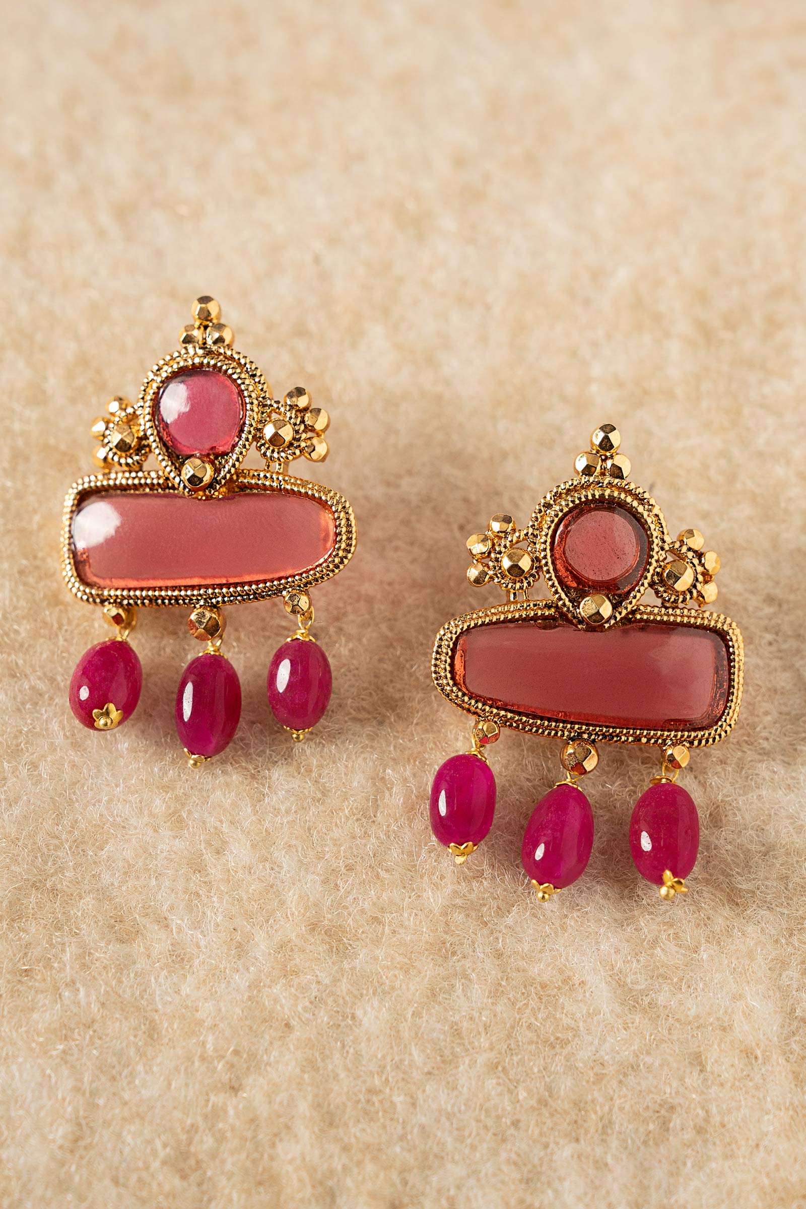 Onyrella Studs