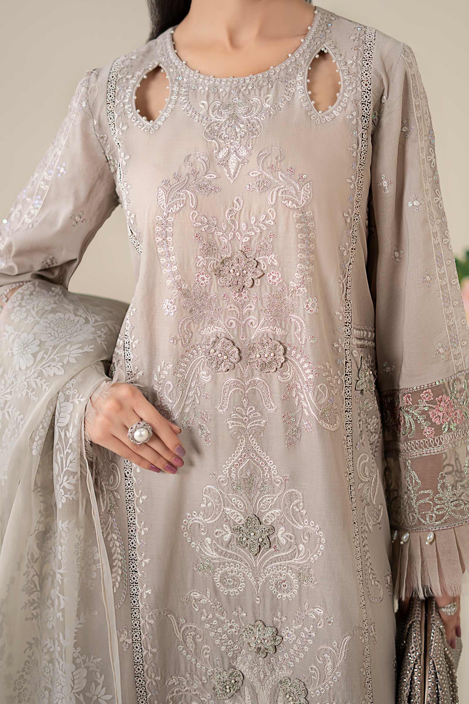 3 Piece Embroidered Lawn Suit 319 3 Piece Embroidered Lawn Suit