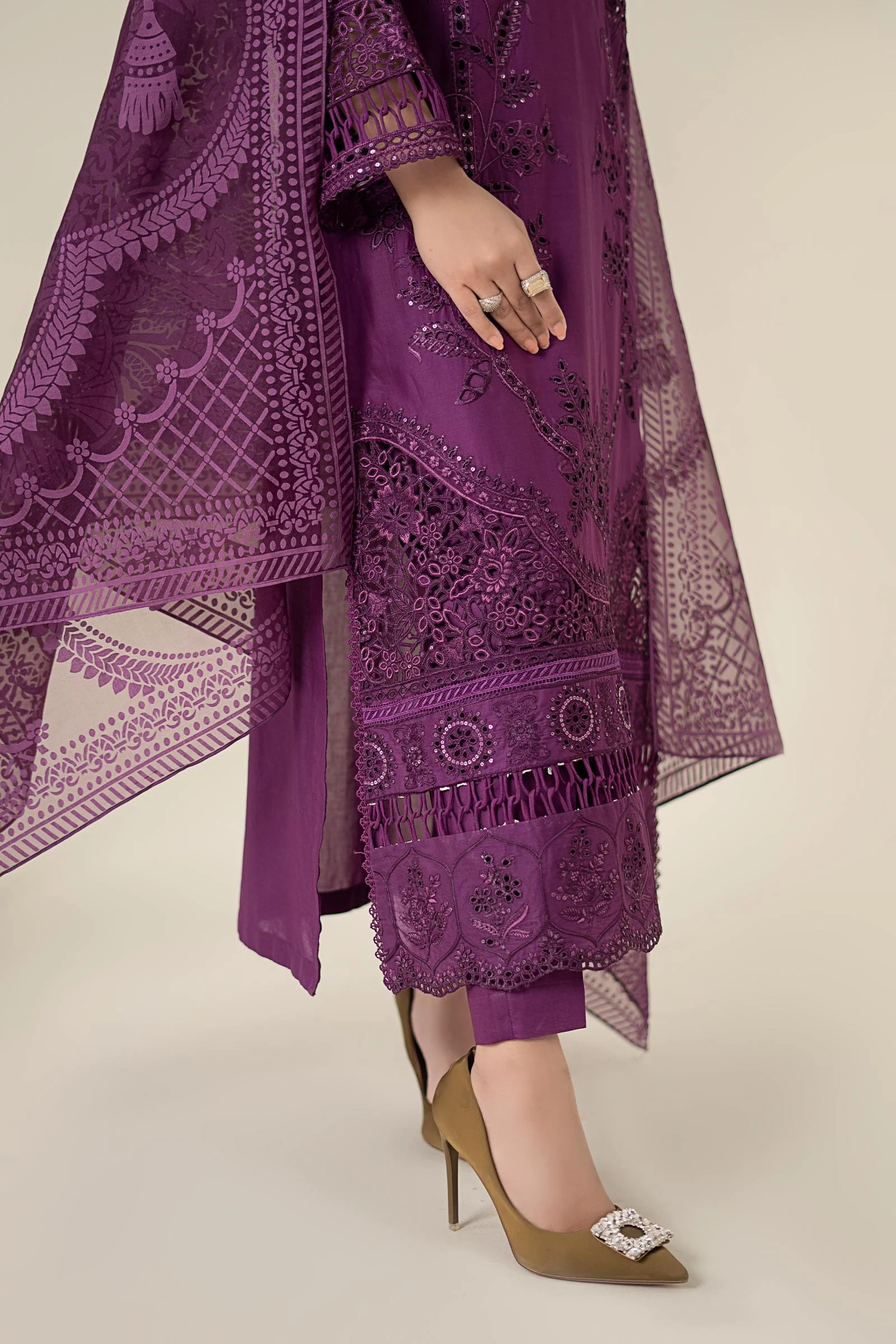 3 Piece Embroidered Lawn Suit 304 3 Piece Embroidered Lawn Suit
