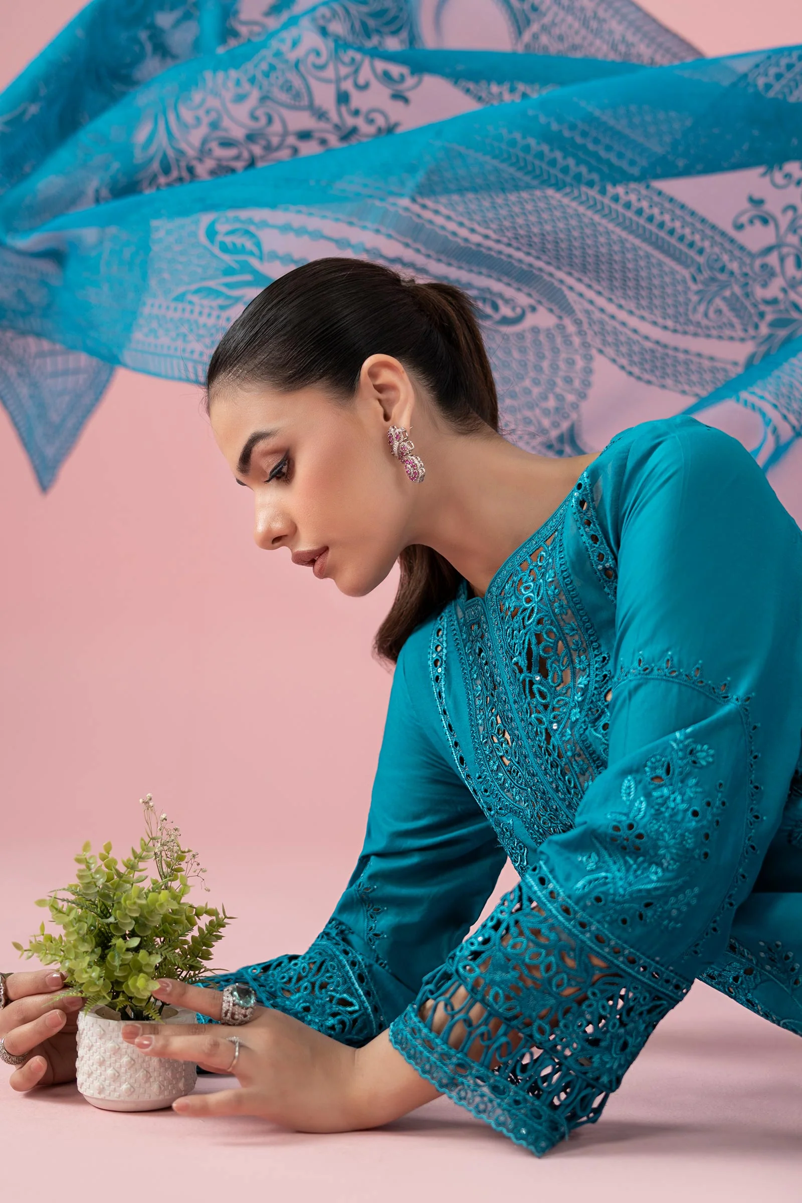 3 Piece Embroidered Lawn Suit 286 3 Piece Embroidered Lawn Suit