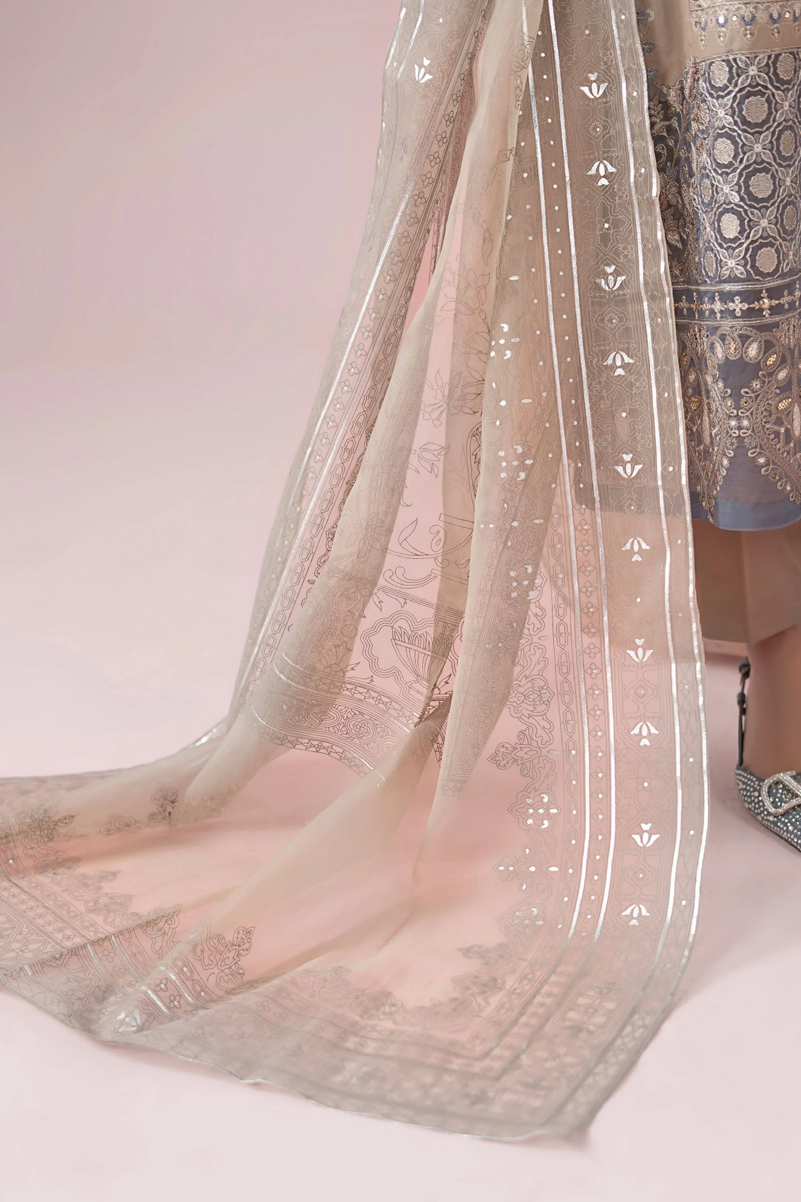 3 Piece Embroidered Lawn Suit 280 3 Piece Embroidered Lawn Suit