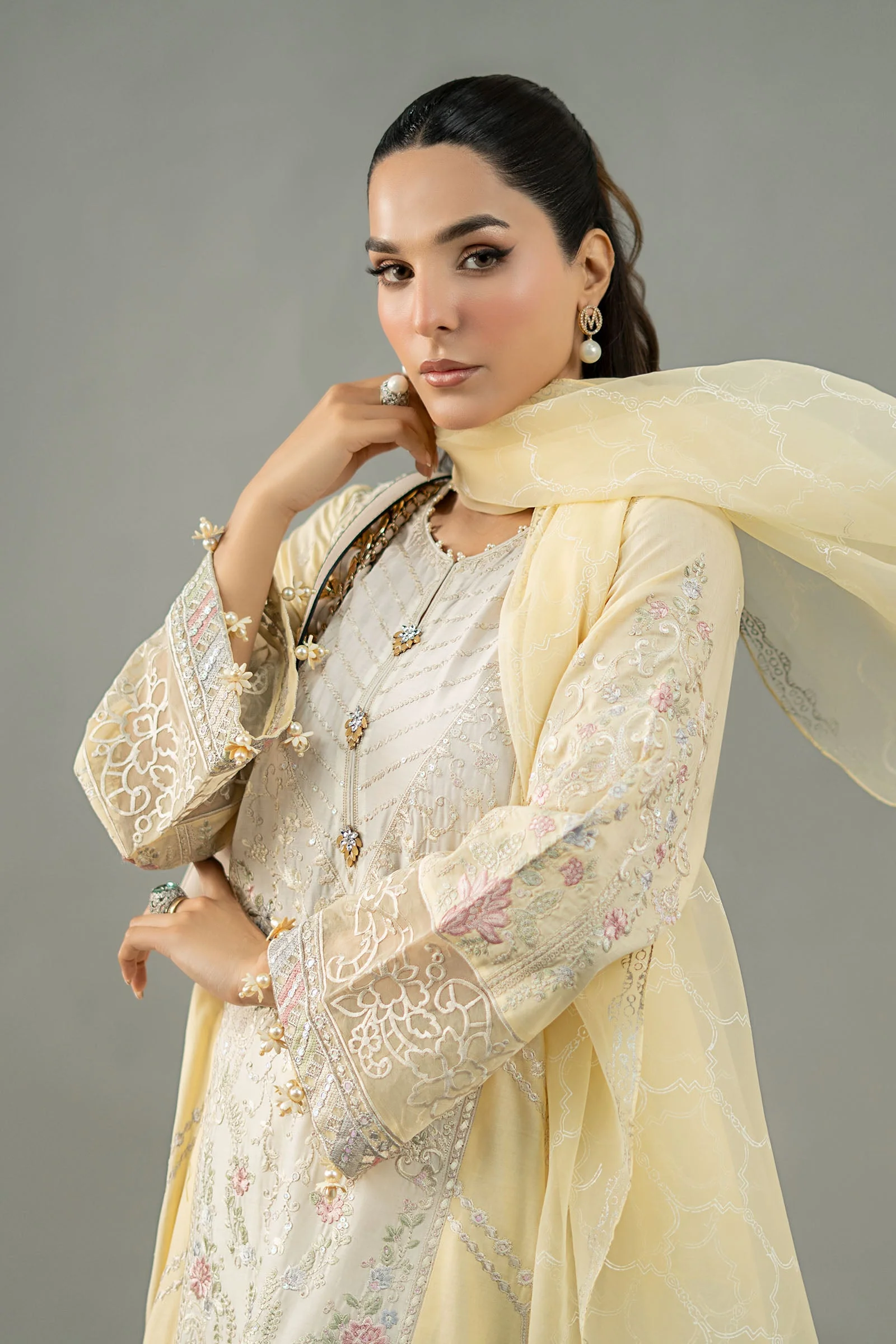 3 Piece Embroidered Lawn Suit 189 3 Piece Embroidered Lawn Suit