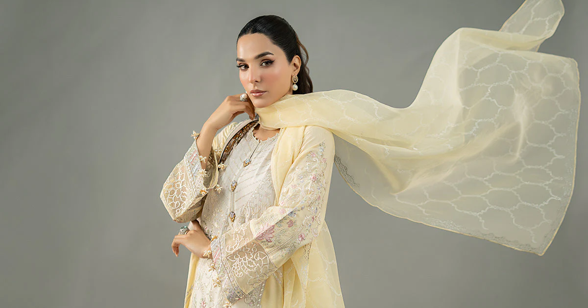 3 Piece Embroidered Lawn Suit 194 3 Piece Embroidered Lawn Suit