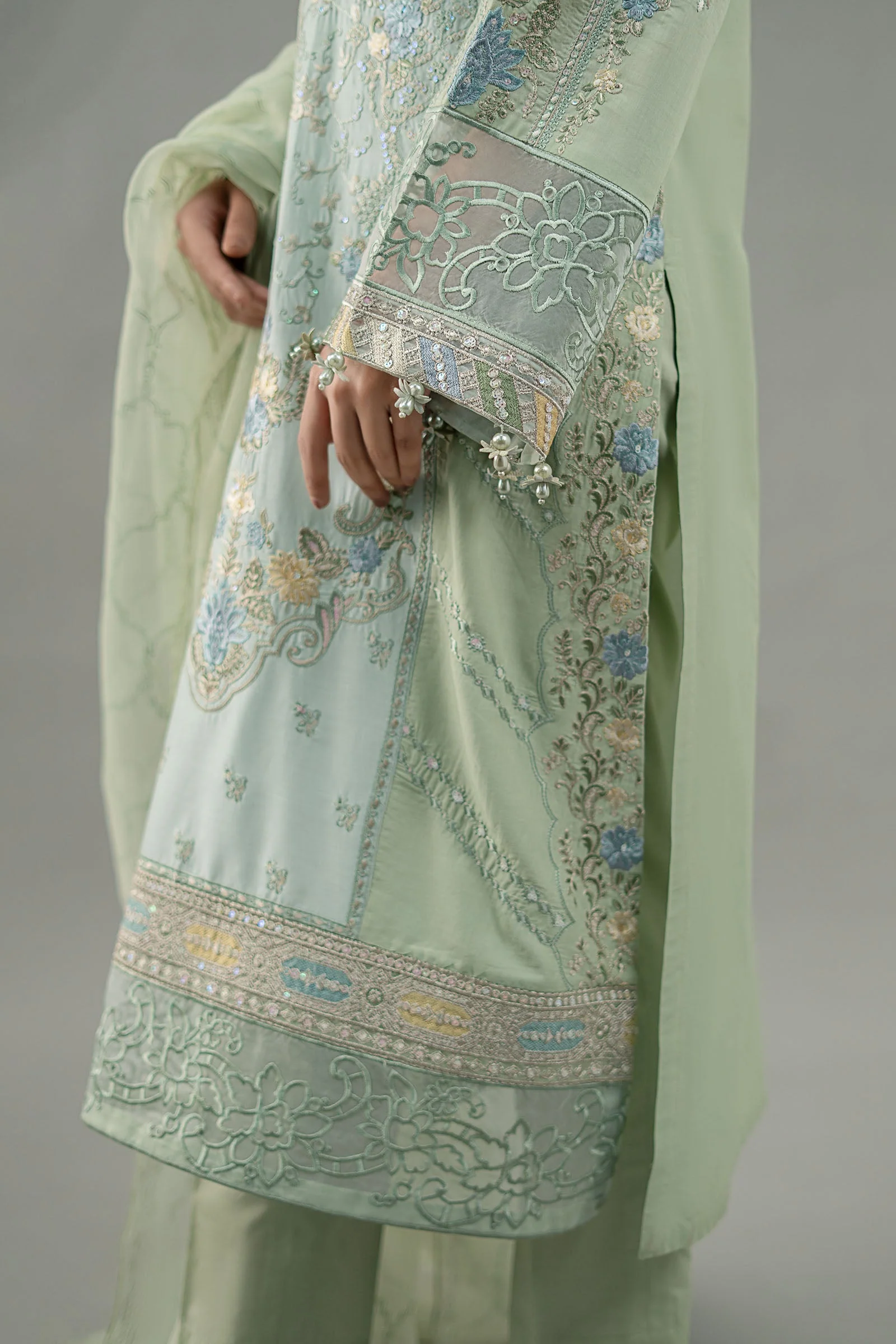 3 Piece Embroidered Lawn Suit 184 3 Piece Embroidered Lawn Suit