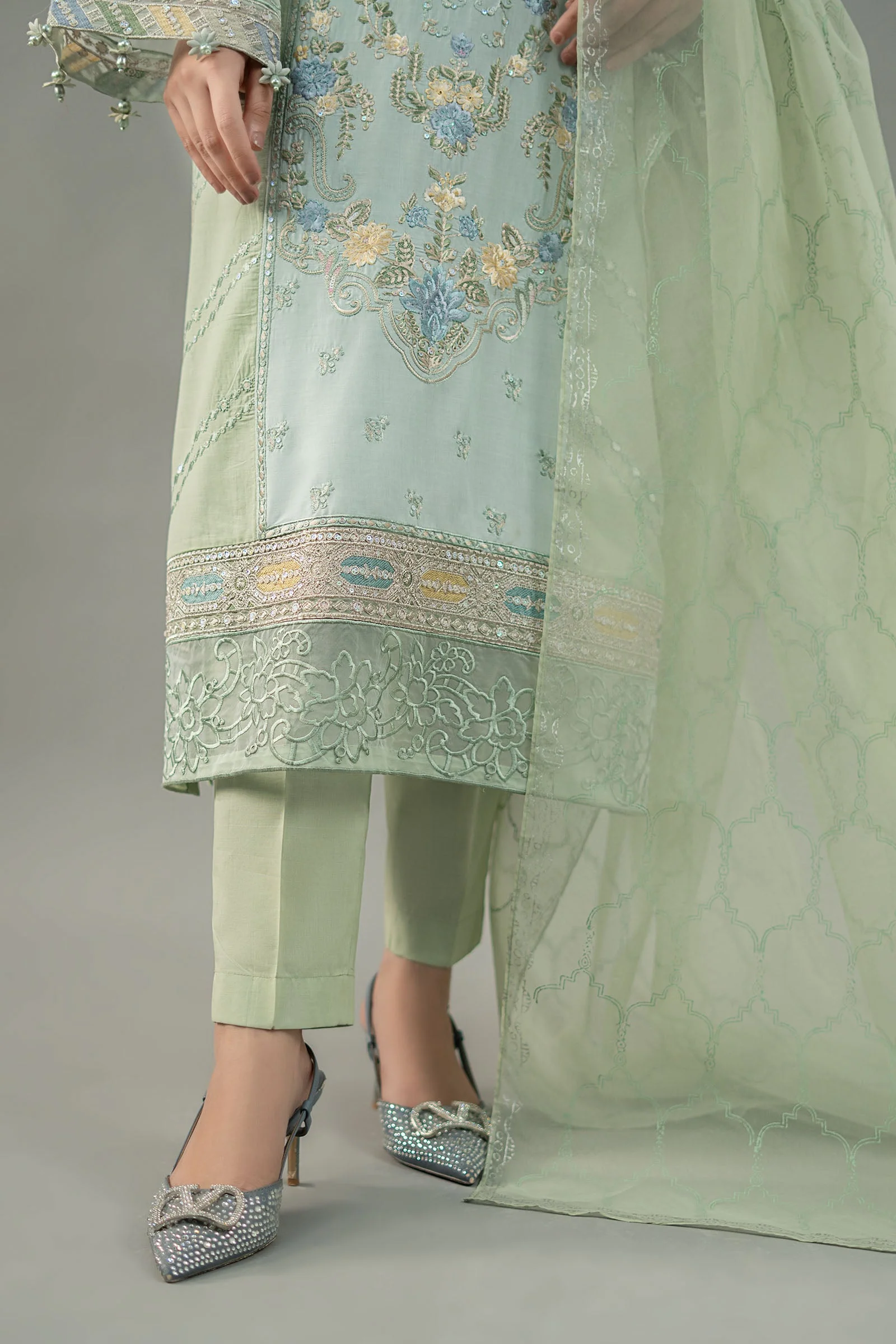 3 Piece Embroidered Lawn Suit 185 3 Piece Embroidered Lawn Suit