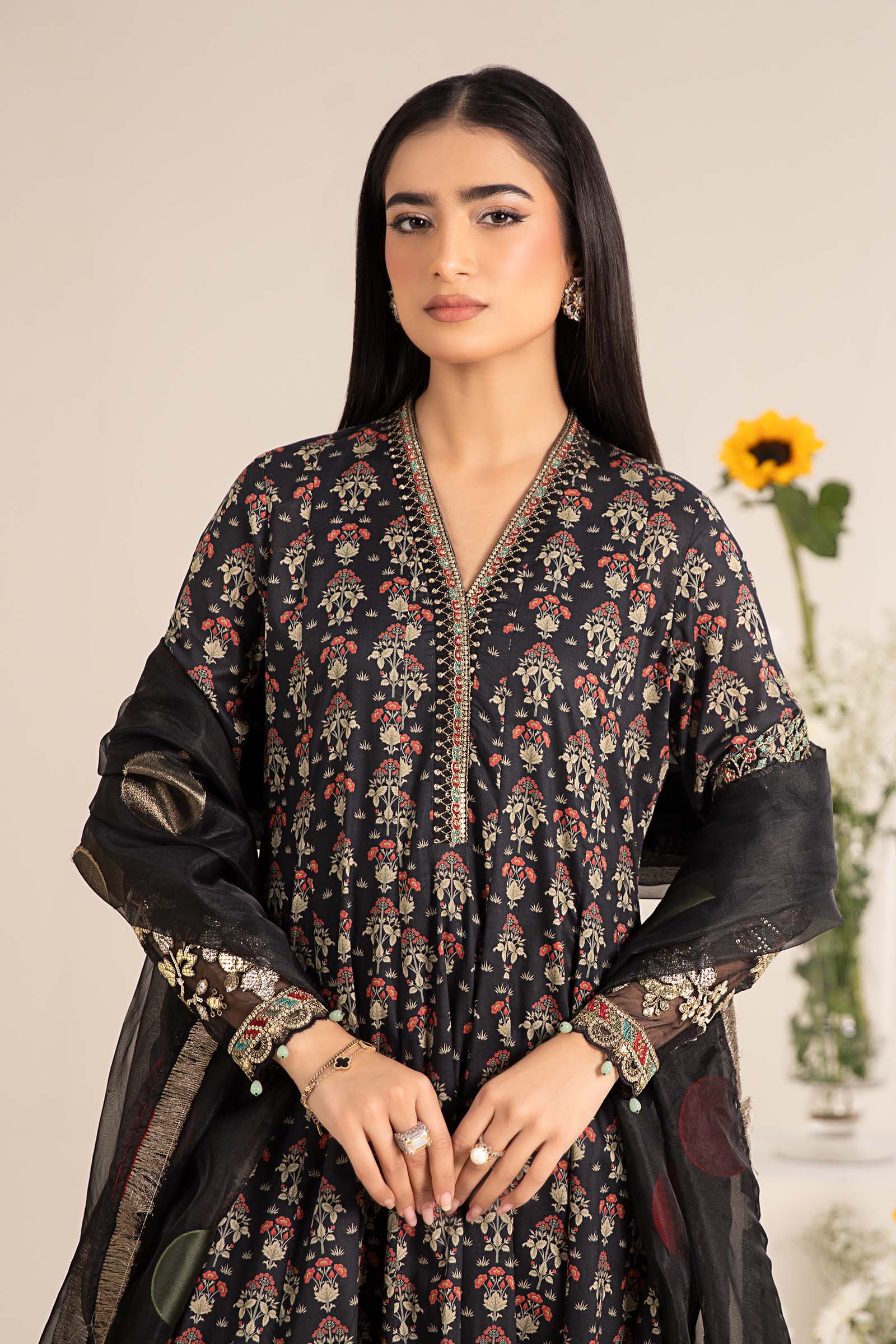 3 Piece Embroidered Lawn Suit 138 3 Piece Embroidered Lawn Suit