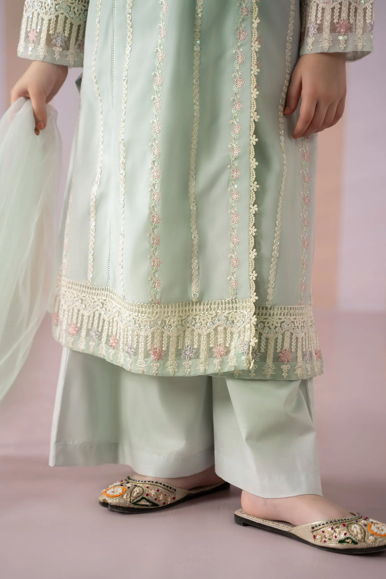 3 Piece Embroidered Lawn Suit 124 3 Piece Embroidered Lawn Suit