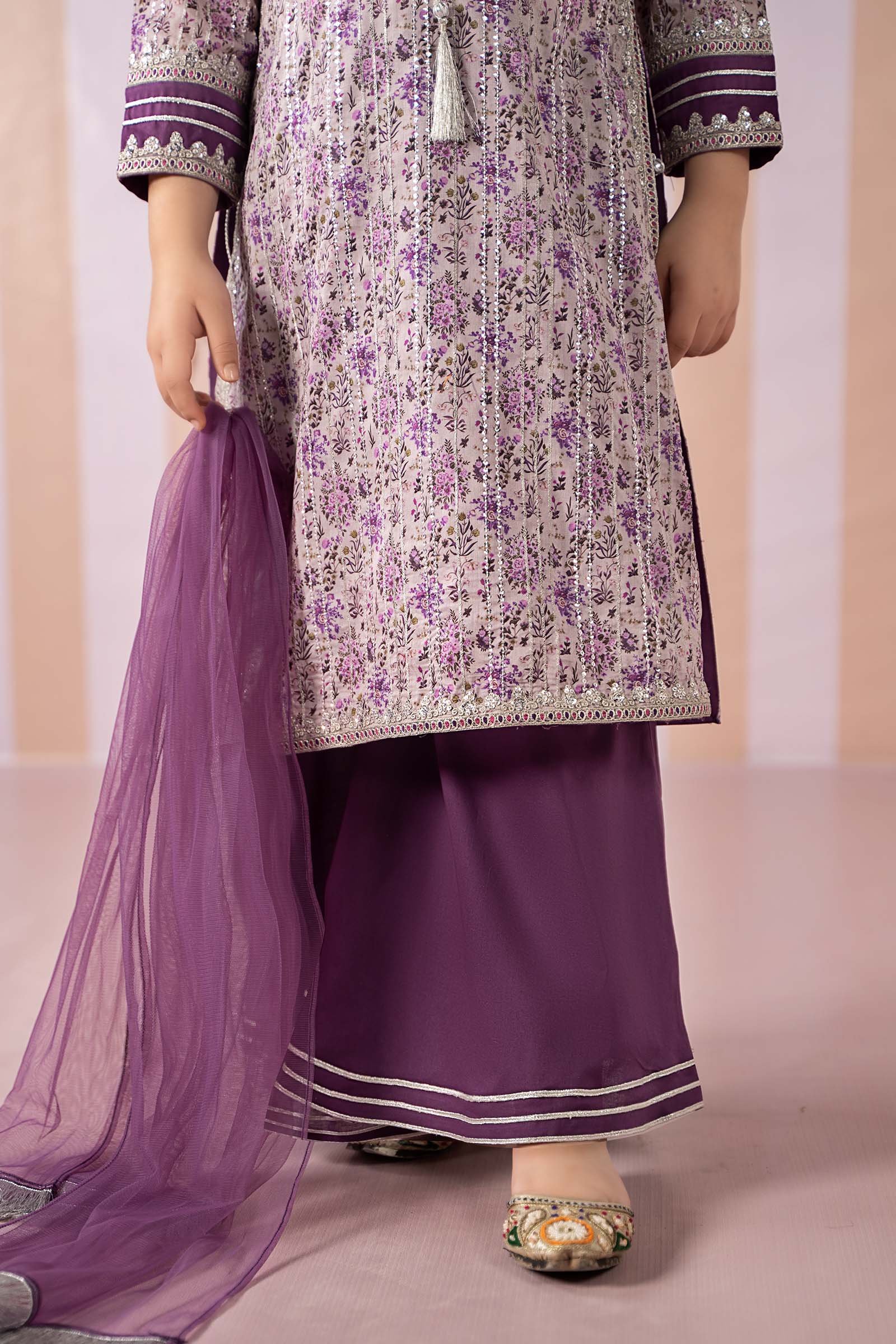 3 Piece Embroidered Lawn Suit 112 3 Piece Embroidered Lawn Suit