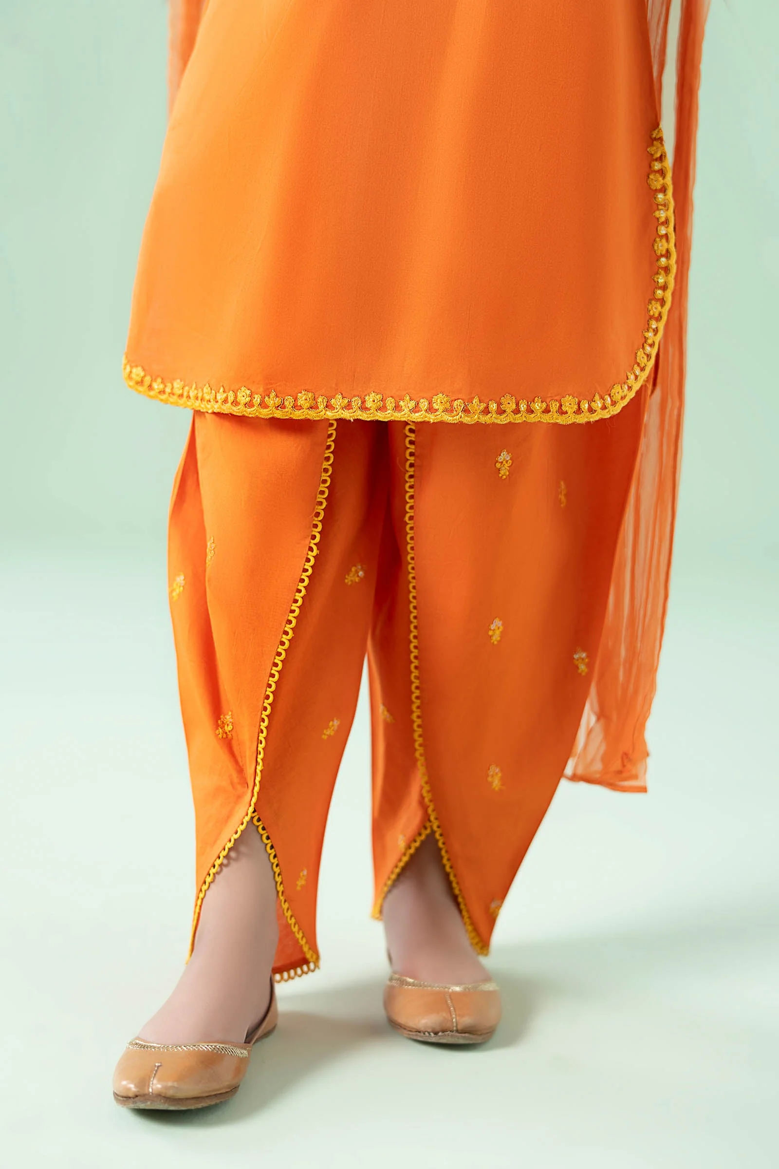 3 Piece Embroidered Lawn Suit 28 3 Piece Embroidered Lawn Suit