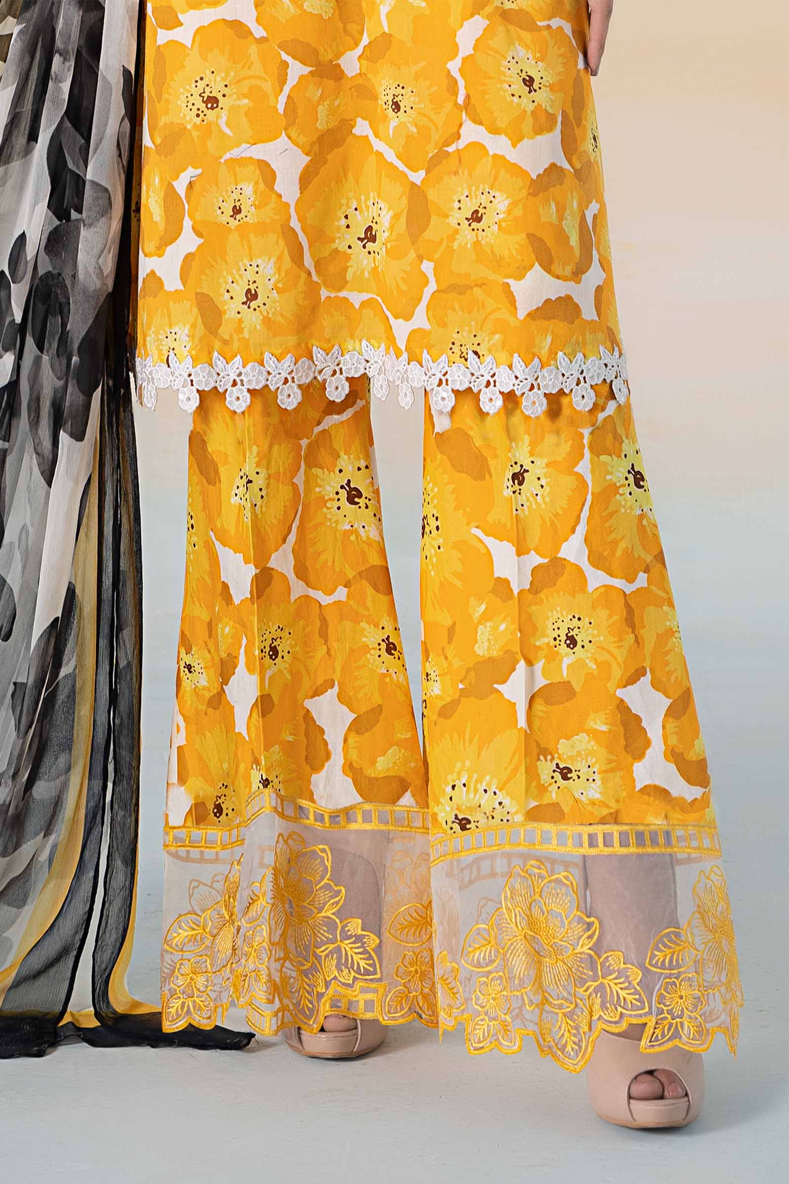 3 PIECE PRINTED LAWN SUIT 4 3 PIECE PRINTED LAWN SUIT